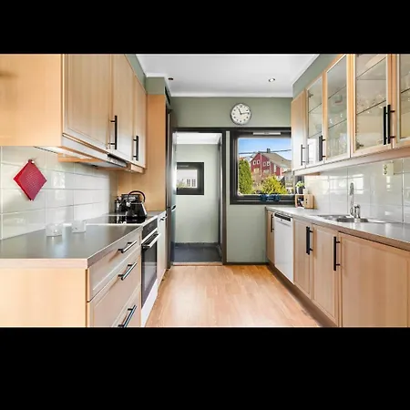Two House Close To Ons In A Quiet Neibourhood *