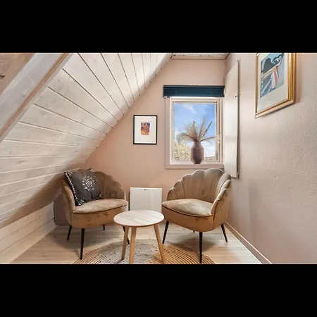 Two House Close To Ons In A Quiet Neibourhood Apartment